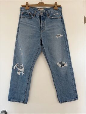 Levi’s Wedgie Straight Cropped Distressed Jeans – Size 30